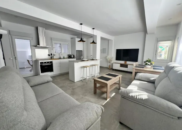 New & Luxurious Beach Apartment