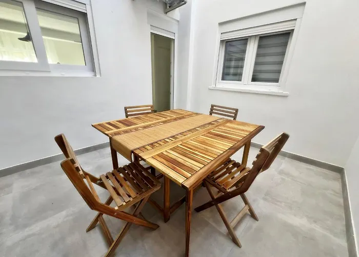 New & Luxurious Beach Apartment